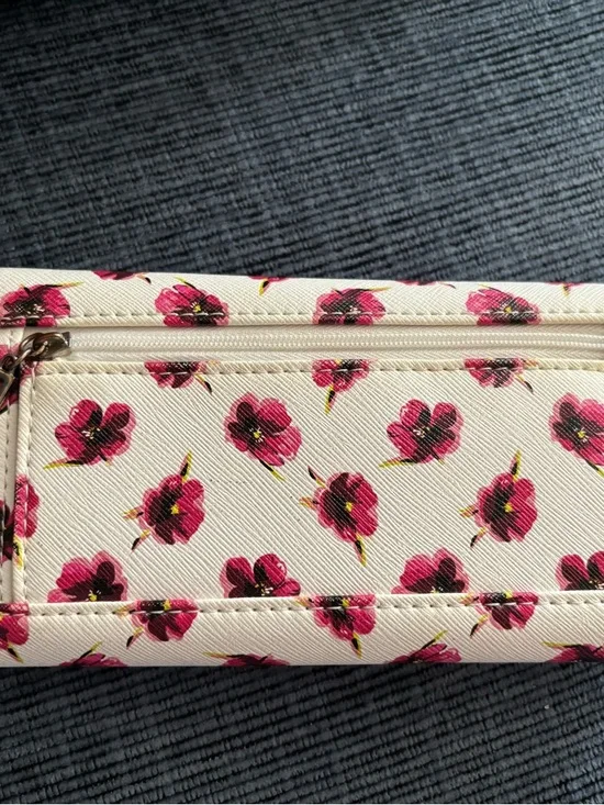 GUESS Floral Wallet - Picture 2 of 3